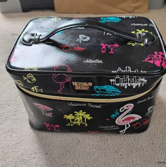 Victoria's Secret Makeup Bag - Picture 1 of 5